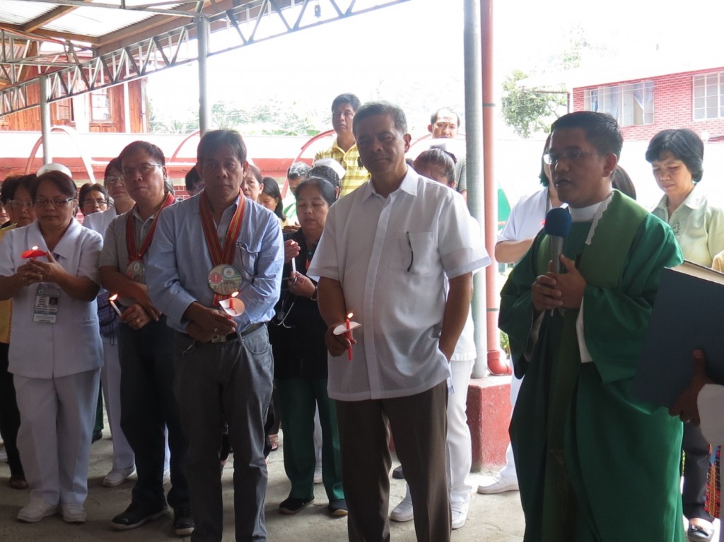 Fr. Marcs Castaňeda blessed the three-storey OPD-Ward Complex of the Bontoc General Hospital (BoGH) on July 9, 2014. Beside him are (R-L Photo) Governor Leonard G. Mayaen, and OIC Regional Director of the DOH-CAR Dr. Valeriano Jesus Lopez with the personnel of DOH and BoGH. Photo by Denis Brayl Likigan 